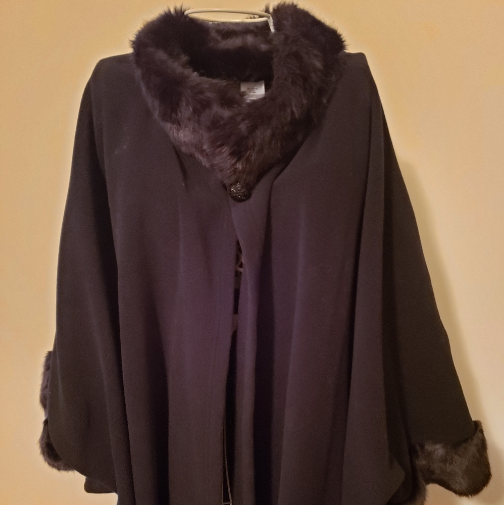 Vintage faux fur Cape